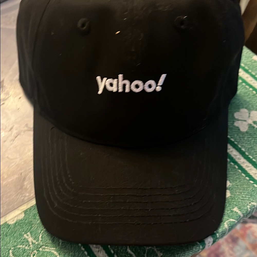 Yahoo Black Baseball Cap